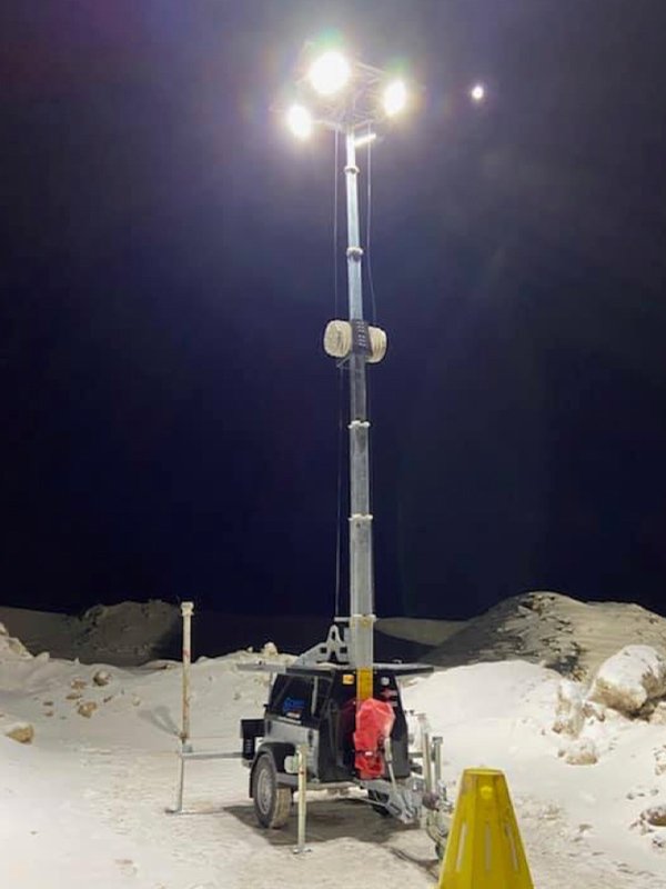 A construction light tower in the dark
